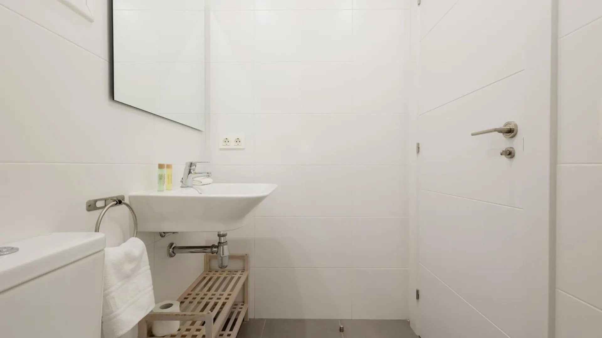 Contemporary 2 Bedroom Apartment In Nueva Andalucia 马尔韦利亚