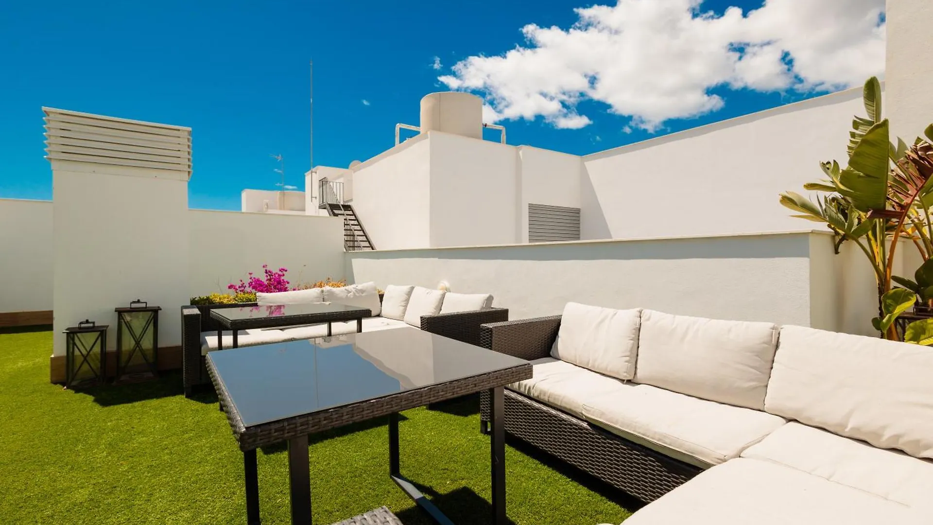 Contemporary 2 Bedroom Apartment In Nueva Andalucia 马尔韦利亚